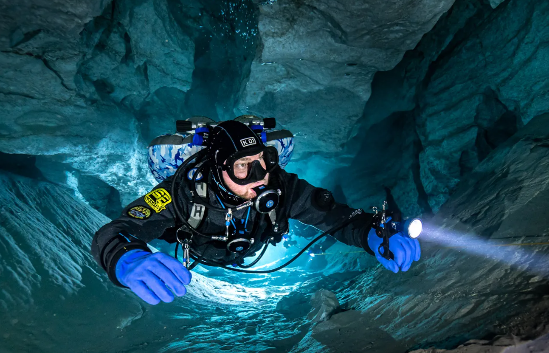 Surface support briefing for cave and technical dive operation
